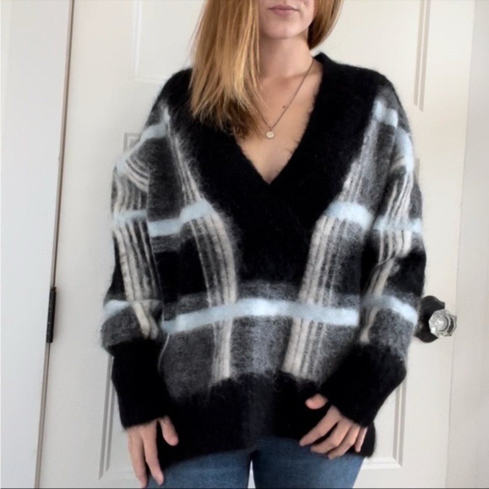 Cute Cos mohair blend over size sweater, boxy fit